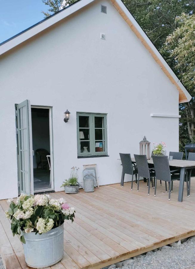 Mysigt Hus I Liten By Naera Havet Ystad Exterior photo