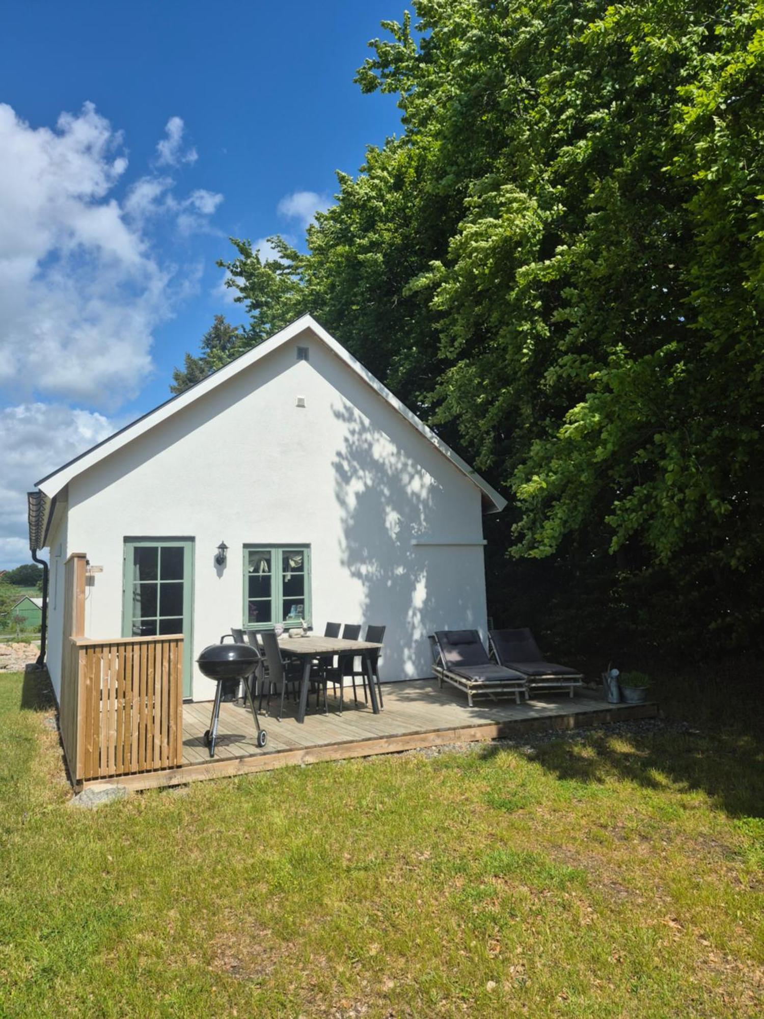 Mysigt Hus I Liten By Naera Havet Ystad Exterior photo